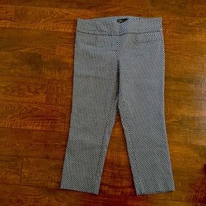 Dalia size 10 capris never worn